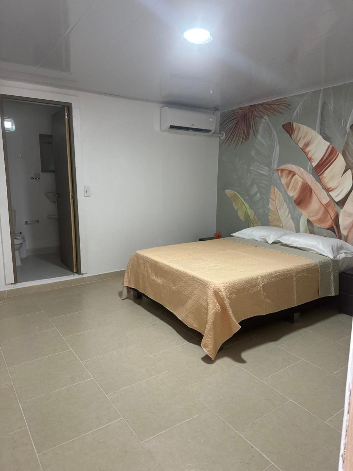 Leonor'S Guest House South West Bay Exterior photo
