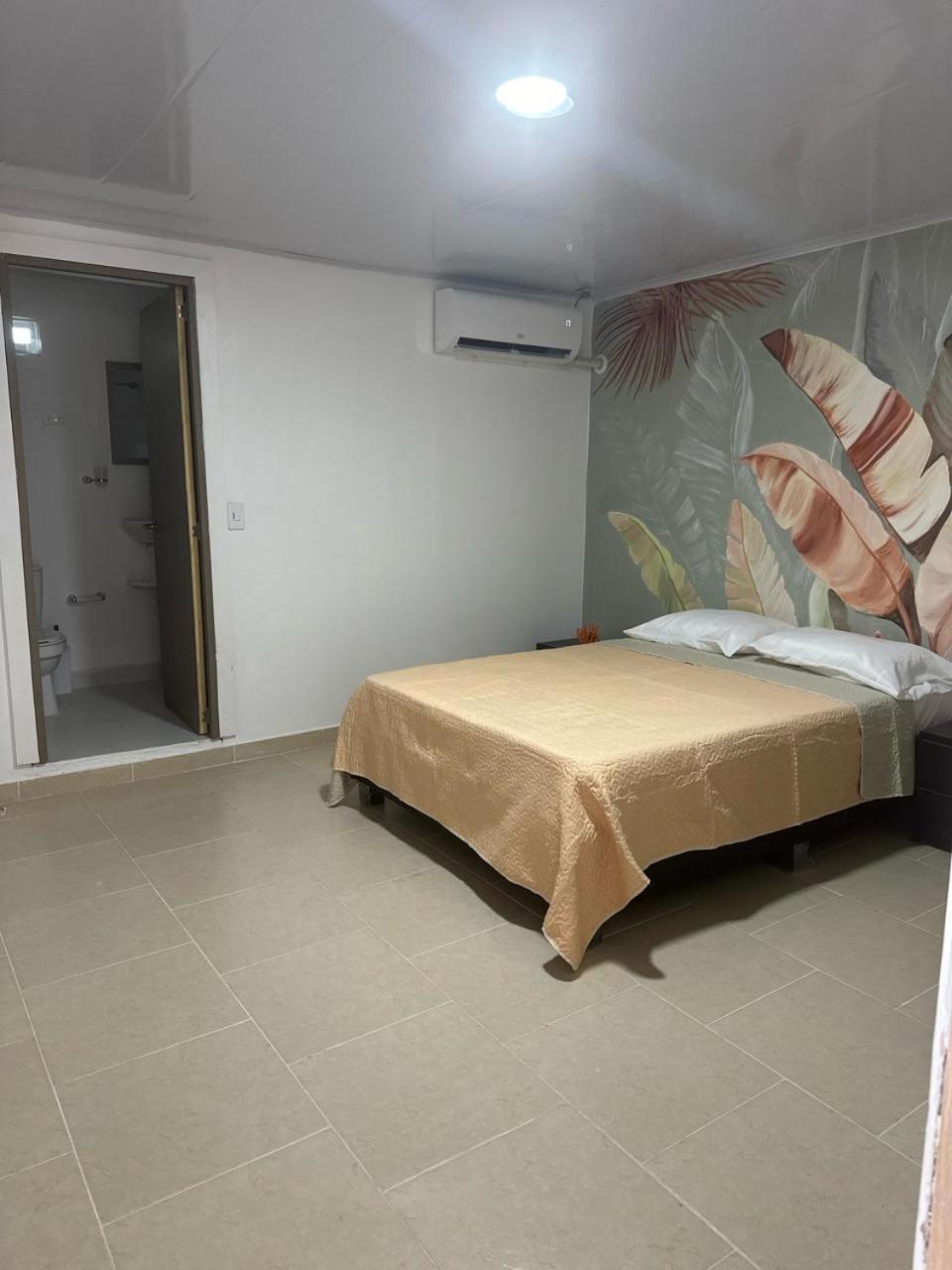 Leonor'S Guest House South West Bay Exterior photo