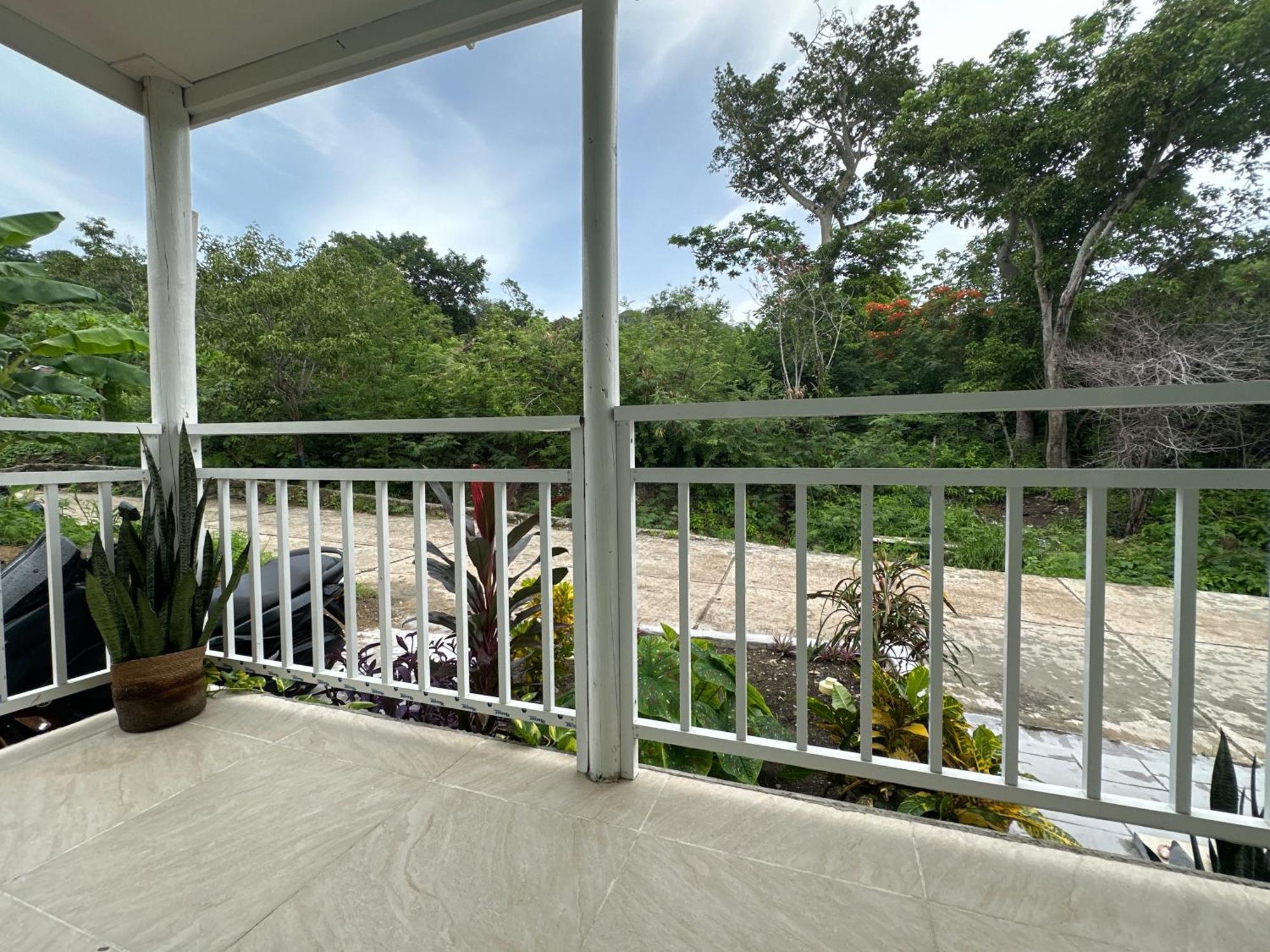 Leonor'S Guest House South West Bay Exterior photo
